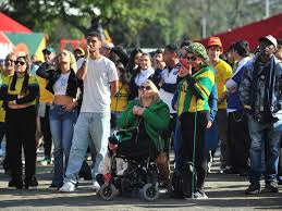 FOTOS: Torcida em Porto Alegre acompanha jogo do Brasil