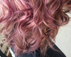 Image de Purple Highlights on Blonde Curly Hair