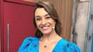 Após "namoro" com Globo e SBT, Catia Fonseca inicia negociação com canal rival