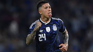 Enzo Fernández, líder y titular en el debut mundialista de la Selección Argentina