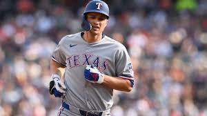 Rangers' Corey Seager (back) remains sidelined, has MRI