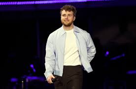 Alex Warren to perform at the 2025 American Music Awards