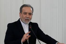 عراقچی: از زمین فوتبال تا میز مذاکره هدف دفاع از عزت و افتخار مردمان عزیزمان است