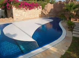 Grando: Covering Pools Worlwide - poolbiz.eu