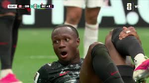 Imágenes sensibles: Escalofriante fractura de Ismaël Koné en el Canadá vs. Catar