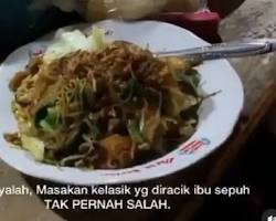 Kuliner solo nex carlos Nasi Goreng Tengah Rel Sangkrah in Solo