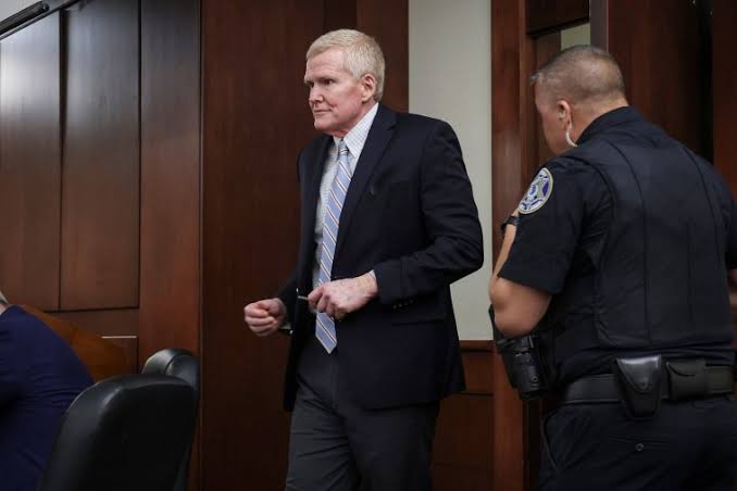 Alex Murdaugh granted change of venue for murder retrial; judge allows his prior testimony, citing consequences of testifying