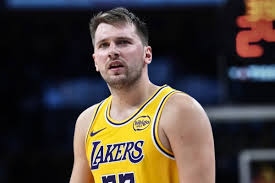 ¡Doncic vs. Wembanyama! Lakers vs. Spurs: ¿Juega Luka Hoy? ¡Entérate!
