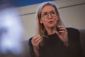 How Cracker Barrel’s CEO Saved Her Job by Abandoning Her Own Strategy