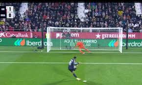 Mbappé empata de penalti, Vini lo provoca y el francés no falla