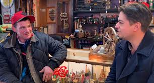 Un sans-abri trouve une planche originale du film Bambi dans une poubelle