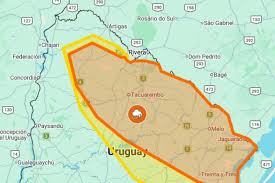 Temporal no Uruguai, causado pelo mesmo sistema que afeta o RS, deixa uma pessoa morta