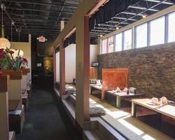 comfortable tatami seating area in a restaurantの画像
