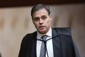 Mendonça tratou com Castro sobre prisão de Cabral; ministro diz que atuou apenas com base nos autos