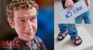 9 mars 2011 par Arnaud. La statuette Mark Zuckerberg. Figurine Mark Zuckerberg. Papier-pierre-ciseau en ligne avec un cerveau d&#39;IA. - zuckerberg-action-figure1-500x270