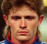 Poor David Hopkin never stood a chance at school, did he? I bet he picked his nose too. 7 Emmanuel Petit manu%20petit%20hair.JPG - manu%2520petit%2520hair