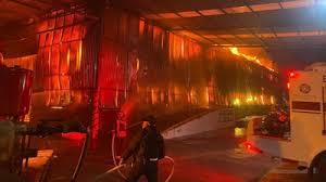 Se incendia fabrica de colchones en el centro de Ixtapaluca