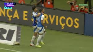 Aos 1 min do 2º tempo - assistência de Lucas Silva do Cruzeiro contra o Uberlândia
