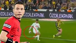 Intense protest in Kadikoy! Here's the position where Fenerbahçe expected a penalty