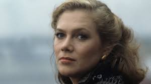 Romancing the Stone star Kathleen Turner, 71, makes stunning red carpet appearance