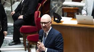 Le Smic augmentera d’au moins 2 % au 1er juin si l’inflation se confirme, annonce Roland Lescure