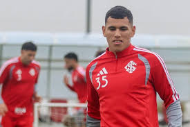 Com mudança na lateral, Inter encara o Atlético-MG para se afastar do Z-4 e ganhar confiança antes do Gre-Nal