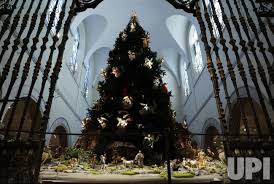 Met Museum’s Christmas Tree and Creche Bring Holiday Magic to New York