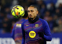 Raphinha desfalca Barcelona por uma semana devido a lesão na perna Por Reuters