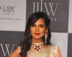 Image of Esha Gupta on Google Images