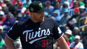 Cubs adding former closer Hendriks on Minor League deal (reports)