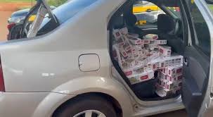 Homem com veículo abarrotado de celulares, notebooks e cigarros é preso pela PRF