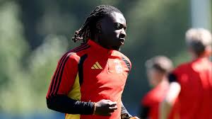 Por que Doku não está jogando em Estados Unidos x Bélgica?