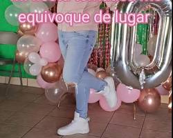 Imagen de Photo booth para una fiesta temática “me equivoqué de lugar”