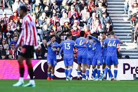 10-man Brighton continue impressive start with hard-fought win at Sunderland