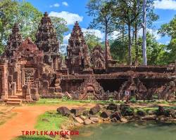 Image of Banteay Srei temple surrounded by lush greenery