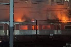 Transporte sobre trilhos: Concessão de trens em SP começa com incêndio e caos, gerando alerta para o País e o futuro do Metrô do Recife
