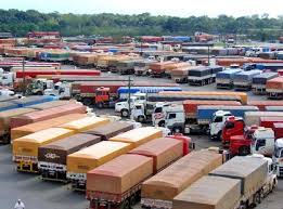 Caminhoneiros articulam greve nacional em meio à alta do diesel