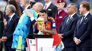 Pedro Porro lifts the World Cup