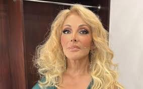Olivia Collins Rushed to Meds! 'La Casa de los Famosos' Shocker!