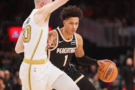 Sliding Bucks, Hawks procuram corrigir o curso no confronto do MLK Day
