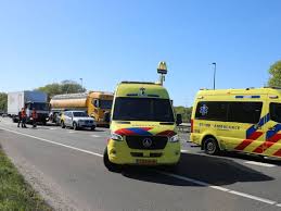 Kettingbotsing met vrachtwagen en personenauto's op snelweg