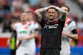 Augsburg score late winner to dent Bayern Leverkusen's Champions League hopes