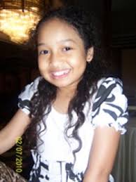 COM, JAKARTA --- Salsa Bila Nadya (8), putri Endang S Taurina, tengah menyelesaikan shoting film Alif Ba Ta, yang akan diluncurkan bulan Ramadhan. - Salsa-Bila-Nadya-2