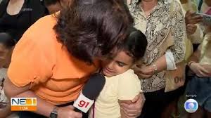 Quem é a repórter que deu lição de empatia ao acolher menina órfã ao vivo em telejornal