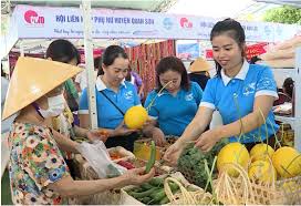 Phụ nữ tiên phong trong phát triển kinh tế xanh (28/11/2024)