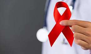 ‘Não é falta de recursos, é escolha política’: Conferência de Aids debate financiamento no RJ