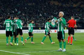 Cucho Hernández marcó gol con el Betis, pero no se salvó de la goleada del Barcelona: así fue la anotación