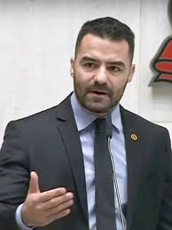 Arthur do Val, o Mamãe Falei, é denunciado pelo MPSP por incitação ao crime