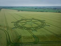 Mystery crop circle appears on field near Sixpenny Handley ...