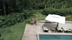 Apresentador da Globo vive em mansão com estrutura de resort avaliada em milhões no interior